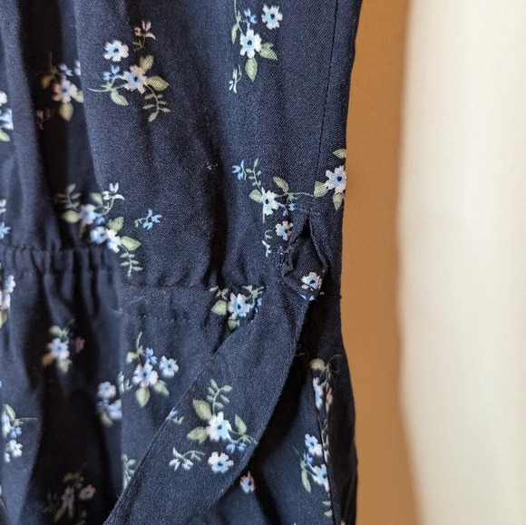 NWT Hollister Co. Navy Floral Print Flowy Cap Sleeve Wrap Mini Dress Women XS - Picture 7 of 8